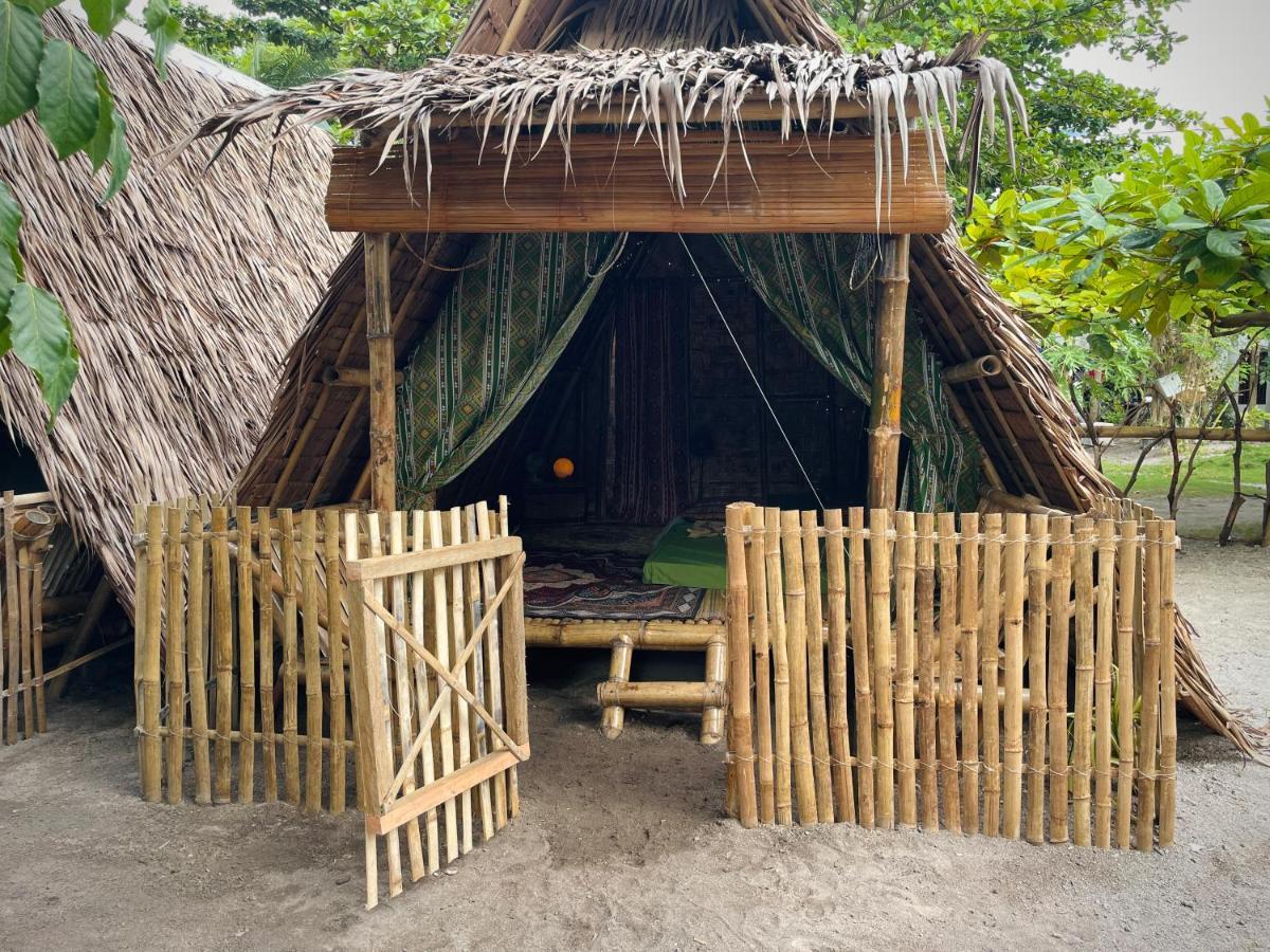 Tribal Huts Community Hostel Daanbantayan Стая снимка