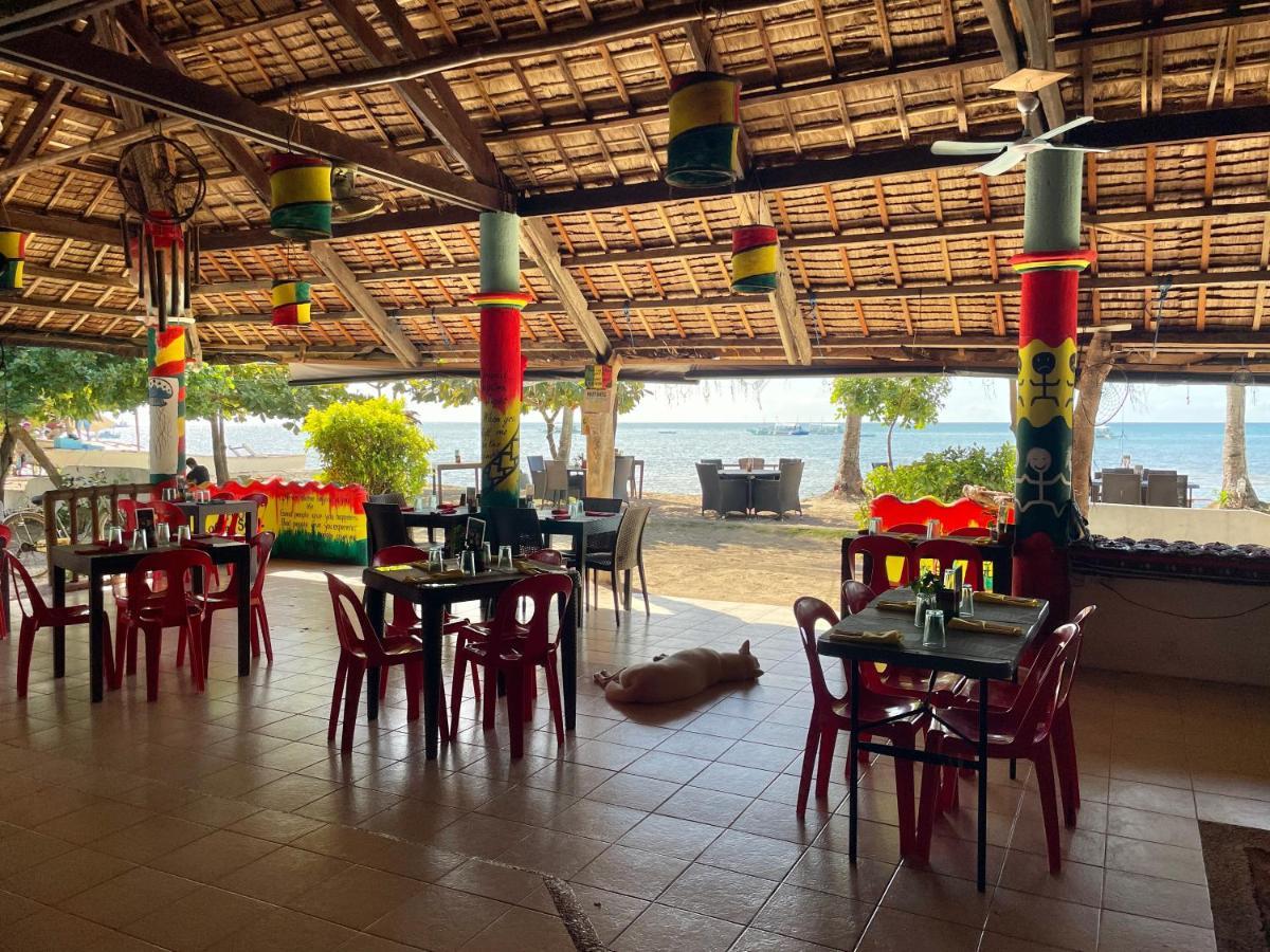 Tribal Huts Community Hostel Daanbantayan Екстериор снимка
