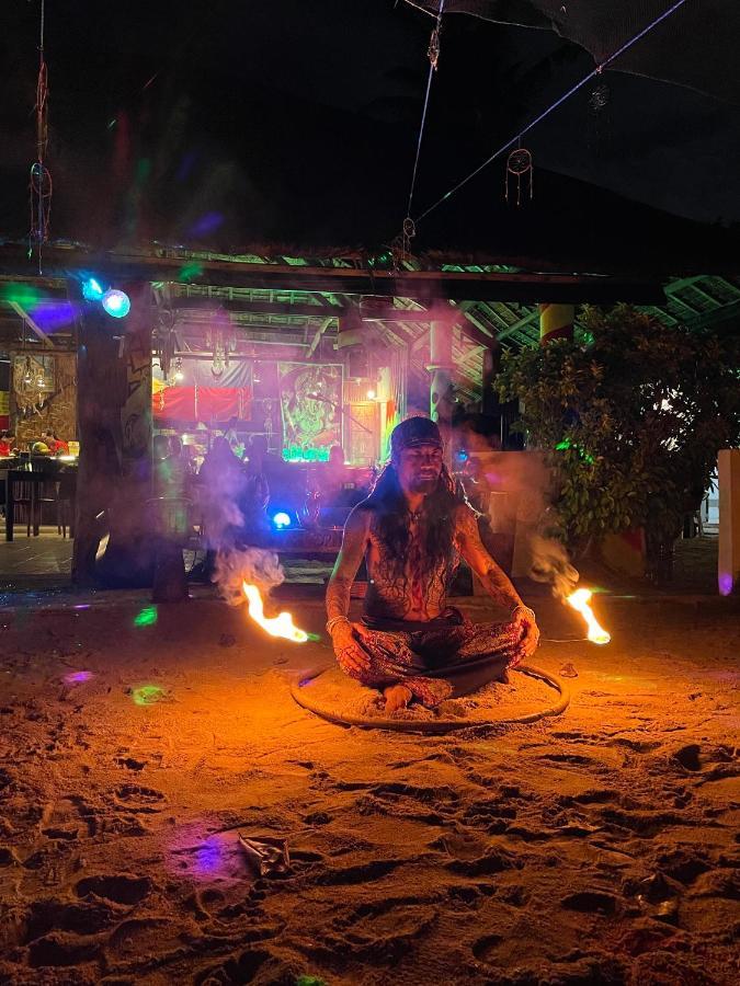 Tribal Huts Community Hostel Daanbantayan Екстериор снимка