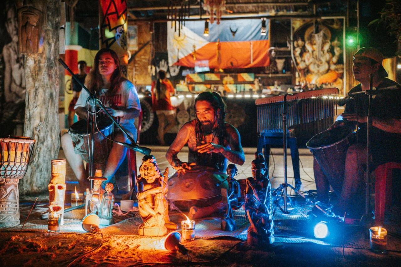 Tribal Huts Community Hostel Daanbantayan Екстериор снимка