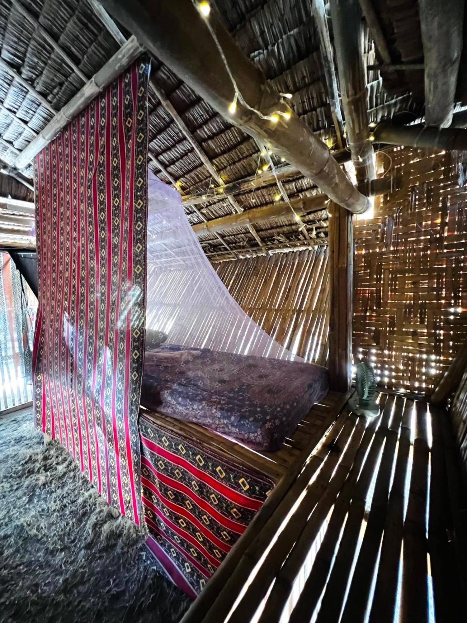 Tribal Huts Community Hostel Daanbantayan Стая снимка