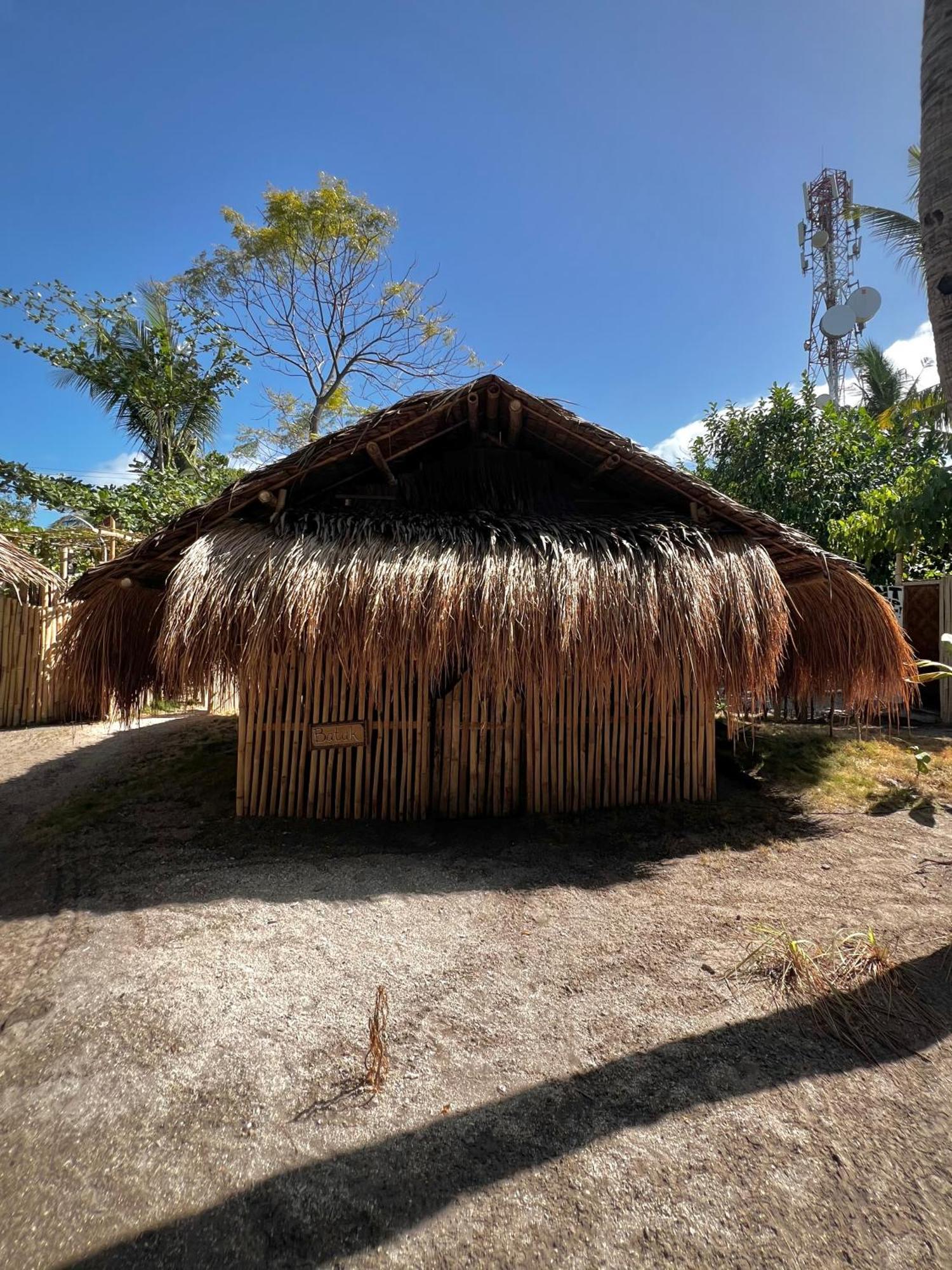 Tribal Huts Community Hostel Daanbantayan Екстериор снимка
