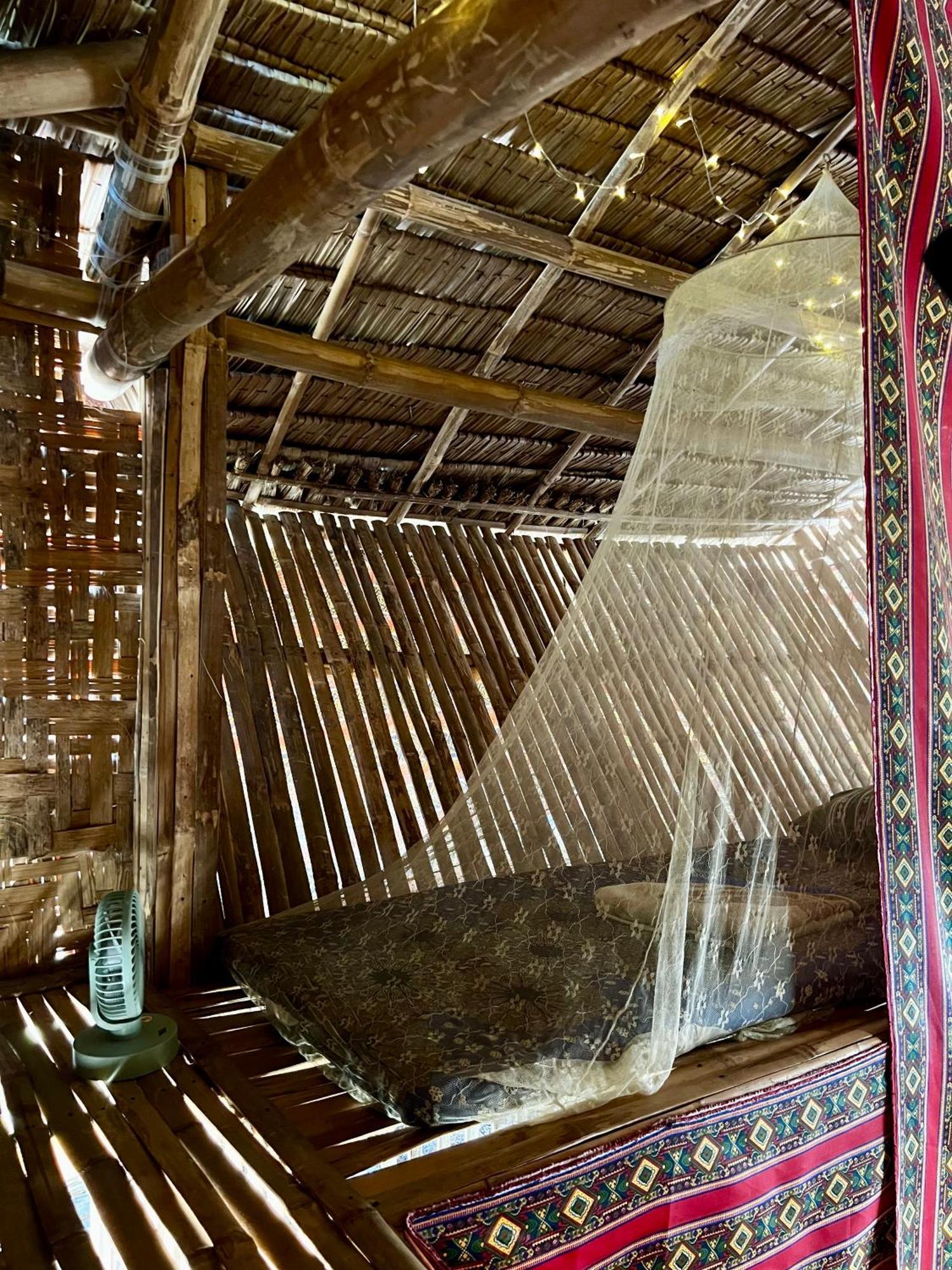 Tribal Huts Community Hostel Daanbantayan Стая снимка