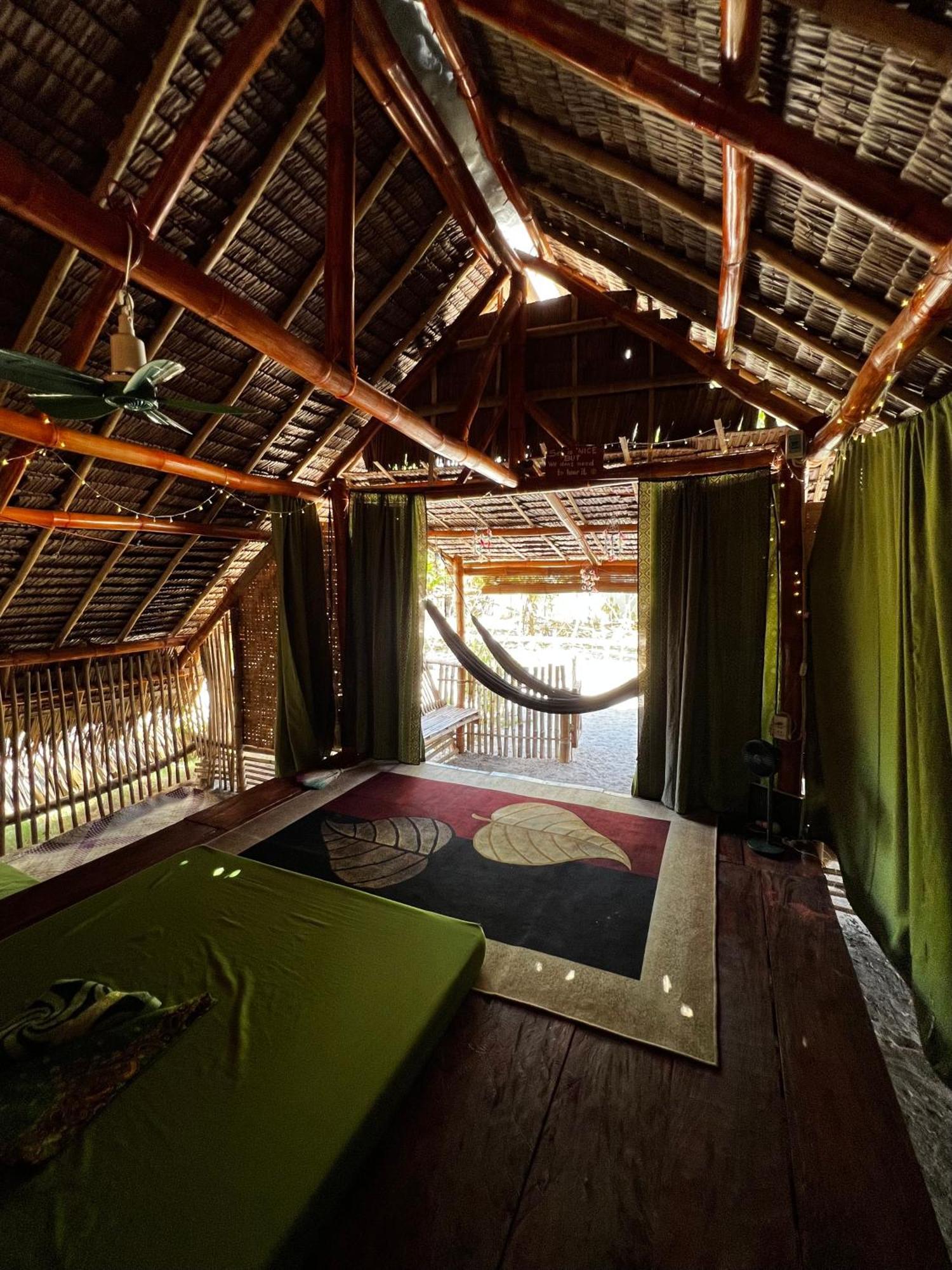 Tribal Huts Community Hostel Daanbantayan Стая снимка