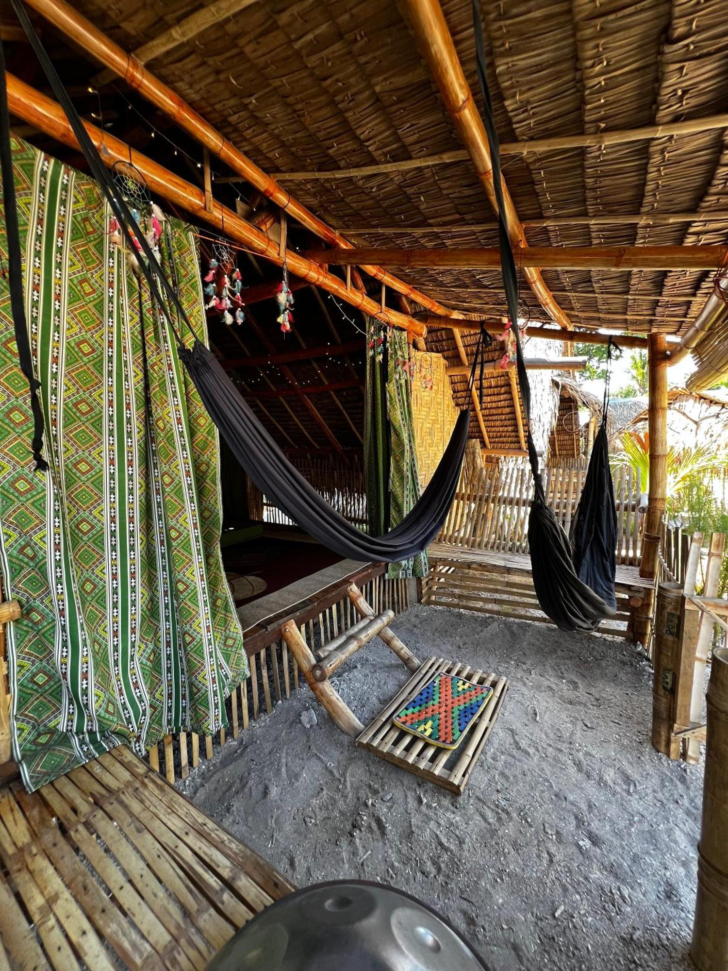 Tribal Huts Community Hostel Daanbantayan Екстериор снимка