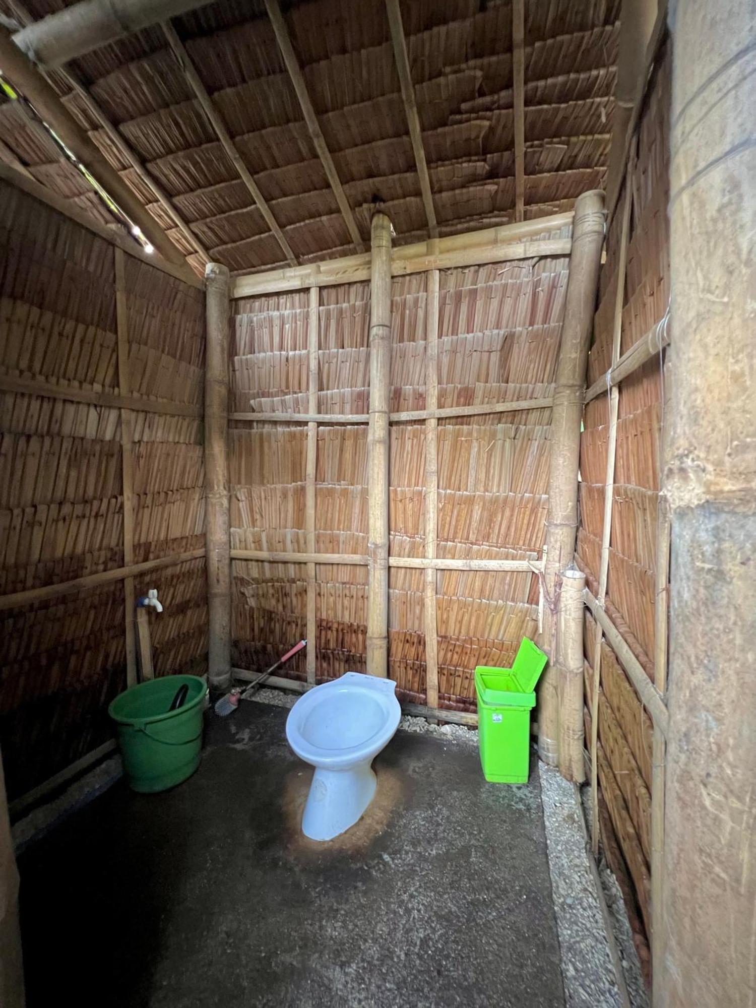Tribal Huts Community Hostel Daanbantayan Стая снимка