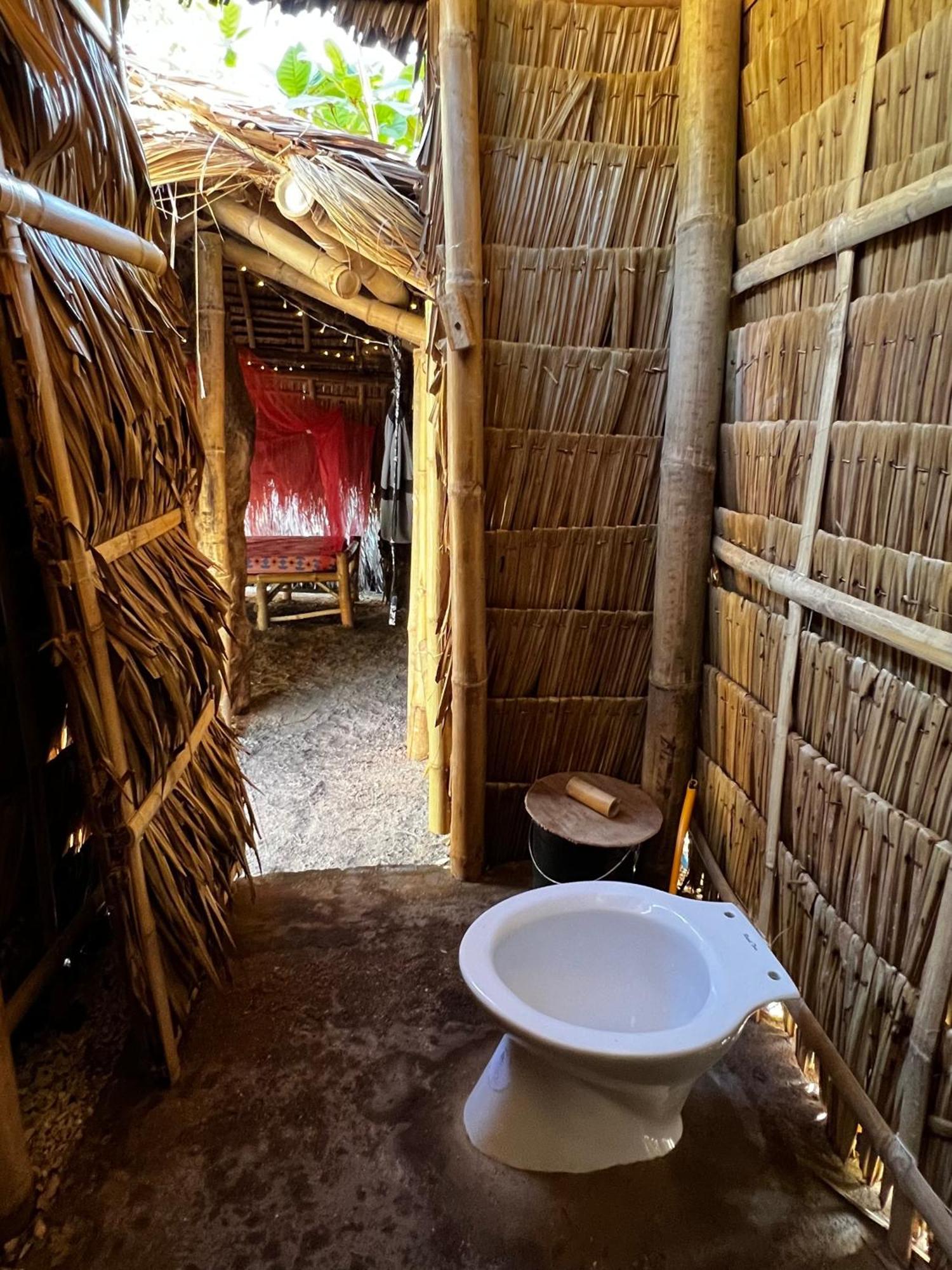 Tribal Huts Community Hostel Daanbantayan Стая снимка