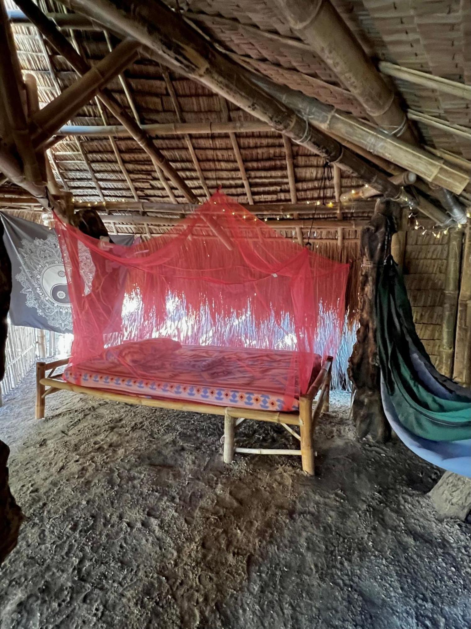 Tribal Huts Community Hostel Daanbantayan Стая снимка