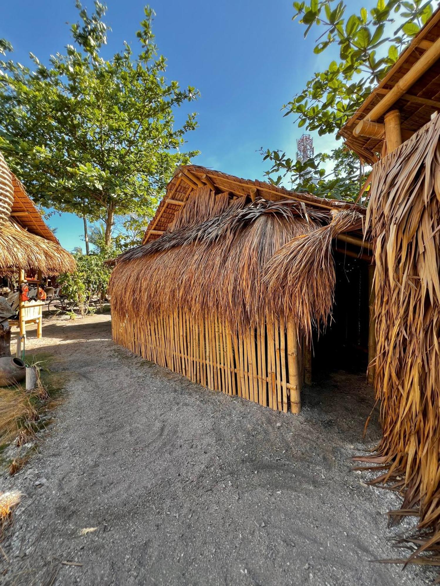 Tribal Huts Community Hostel Daanbantayan Екстериор снимка